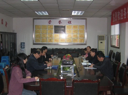 內(nèi)江市國(guó)稅局賀世平副局長(zhǎng)蒞臨梓橦宮藥業(yè)視察工作.jpg 內(nèi)江市國(guó)稅局賀世平副局長(zhǎng)蒞臨梓橦宮藥業(yè)視察工作.jpg